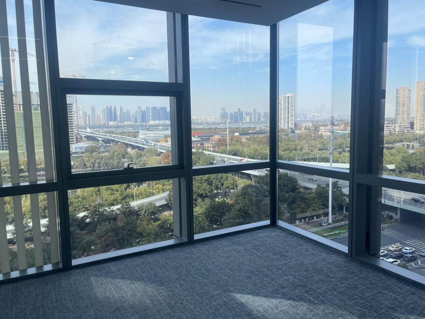 汇通新长江中心