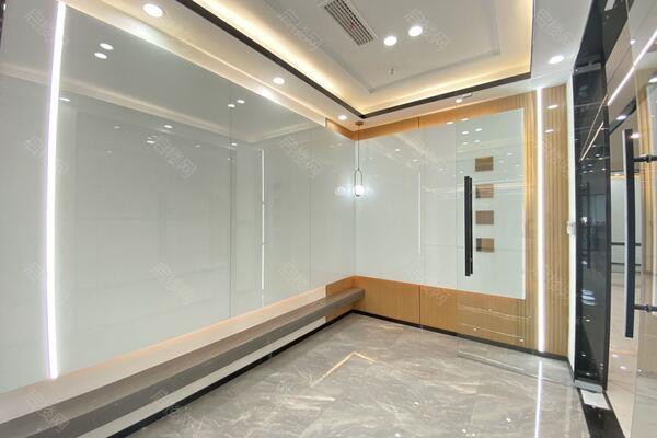 绿地跨贸港产业展示中心（绿地新里城）
