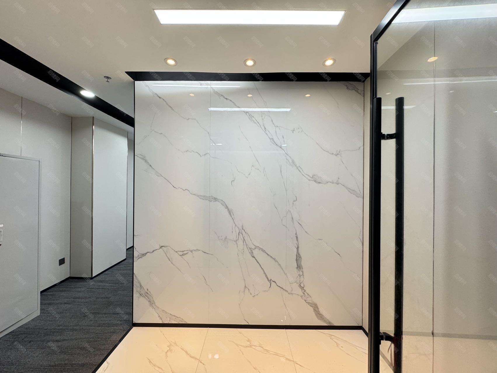 丽雅查尔顿广场