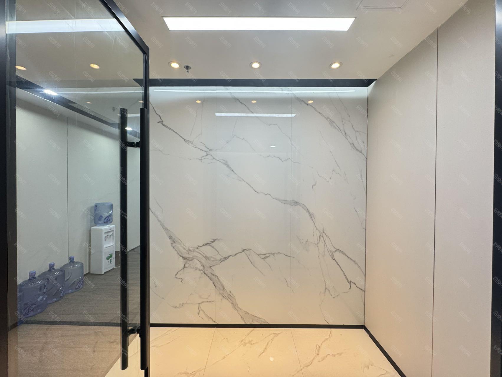 丽雅查尔顿广场