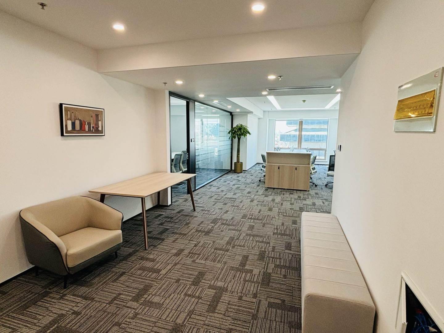 首都实业大厦出租房图片