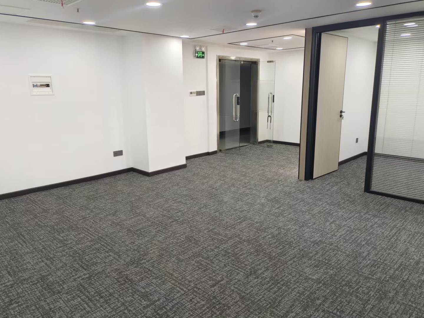 亚贸广场出租房图片