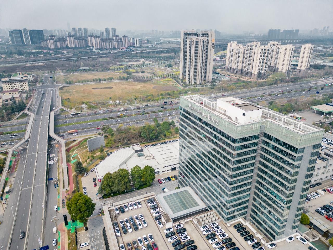 成都利星行广场（奔驰大厦）